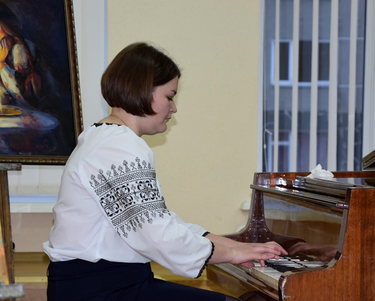 Програму виконує Ірина Бончук